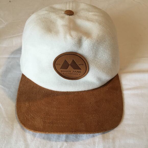 LOCALE Mary Jane hat practically new - Picture 1 of 8